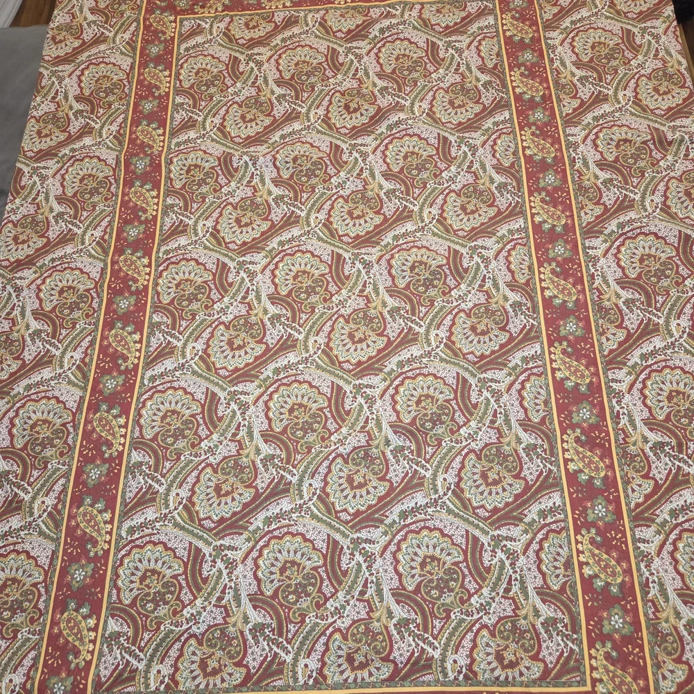 Williams Sonoma Paisley Linens Set 2 Tablecloth And 6 Napkins- Red and Green